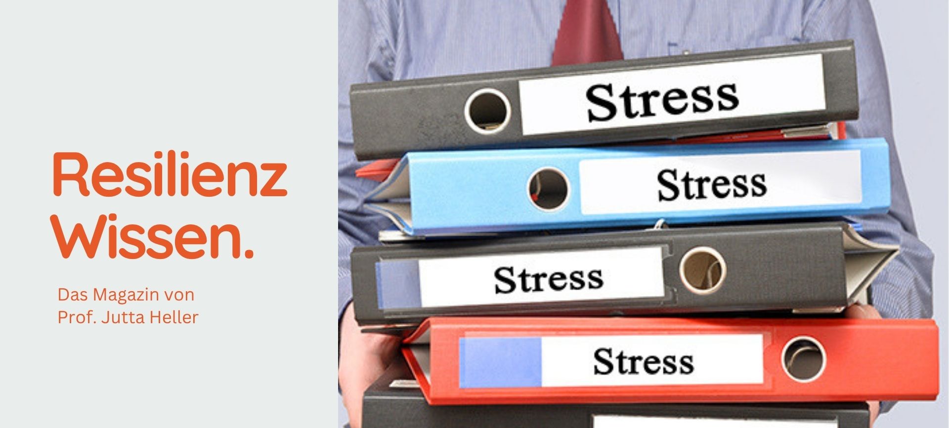 Stapel bunter Aktenordner mit dem Wort Stress in den Armen einer Person als Symbol für übermäßige berufliche Anforderungen und Stressbelastung.